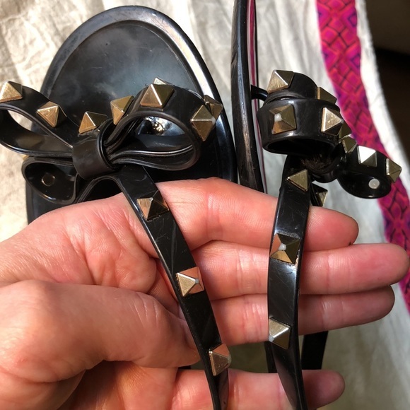 Valentino Garavani Rockstud Sandals for parts as toe straps broken. - Picture 9 of 11